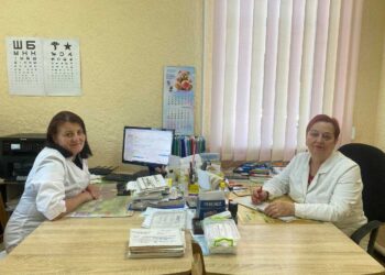 Лікар-педіатр Лукінова В.П., м-с Кучеренко О.М.. 1jpg